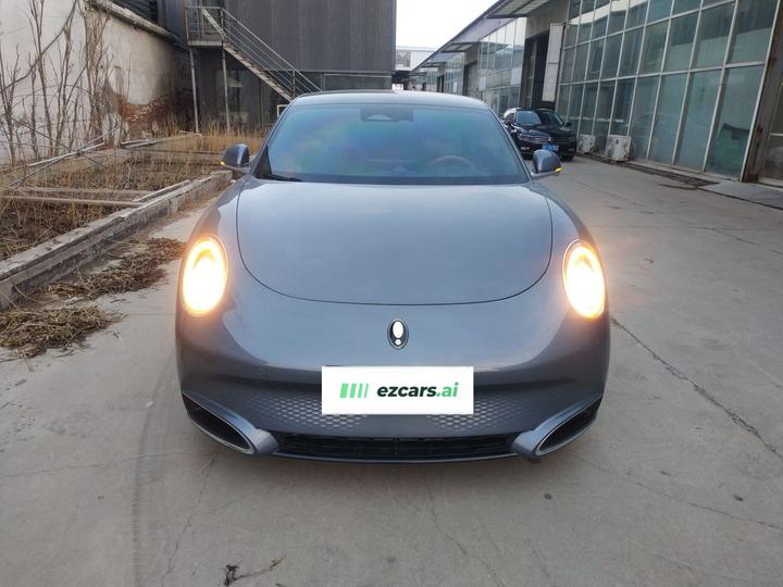 2022 555km Premium photo 2
