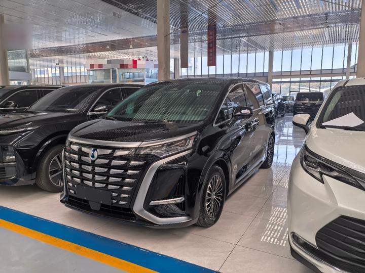 D9 2022 DM-i 970 AWD Noble