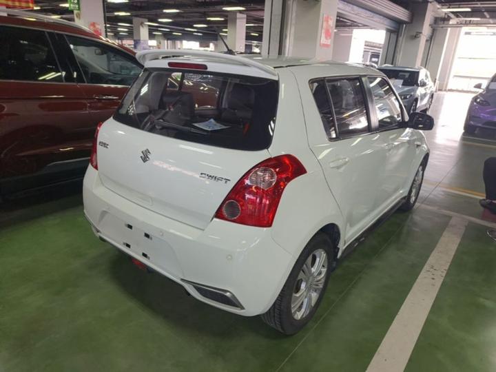 Swift 2014 1.5L AT Fashion photo 4