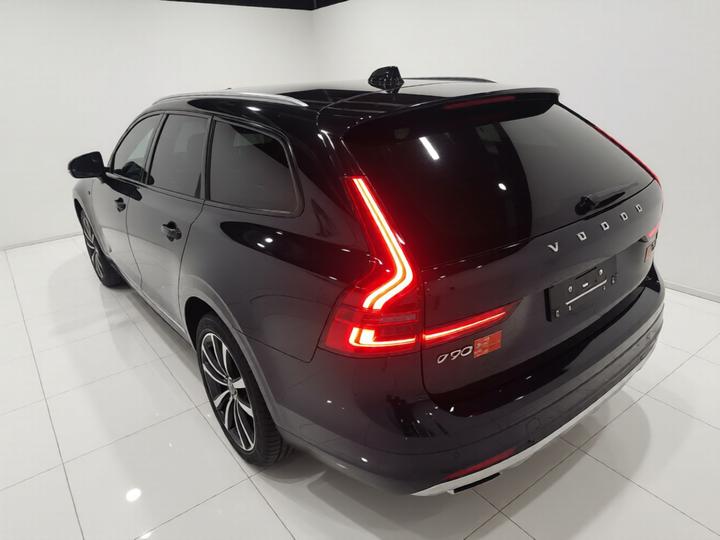 V90 2024 Cross Country B5 AWD photo 4
