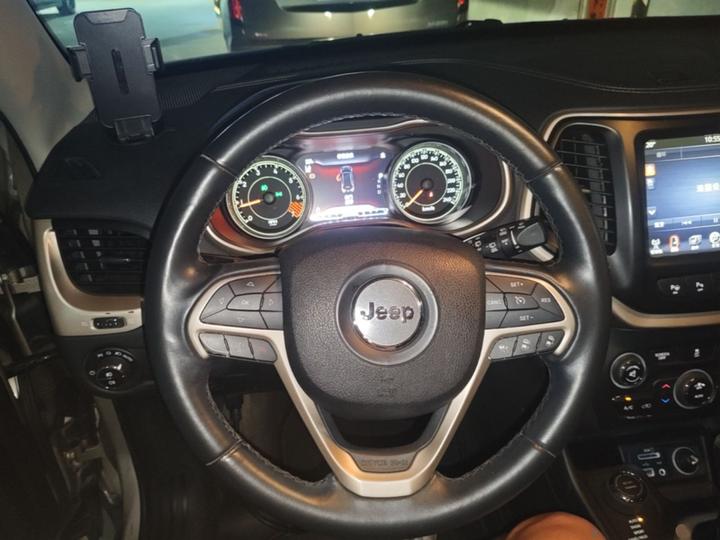 Cherokee Imported 2014 2.4L Luxury photo 3