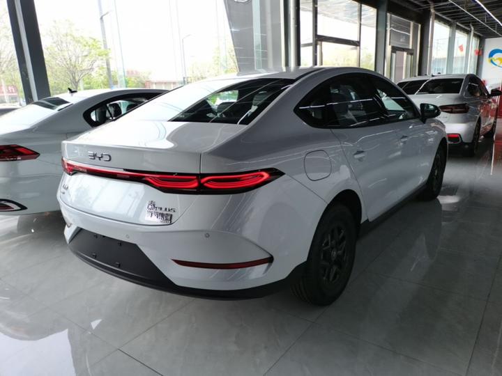 Qin PLUS 2025 DM-i ADAS 128KM Progressive photo 4