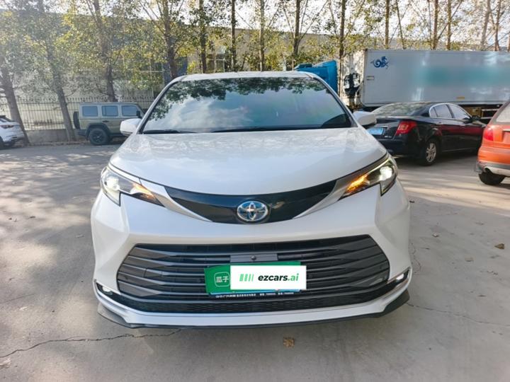 Sienna 2021 2.5L Hybrid Luxury photo 2