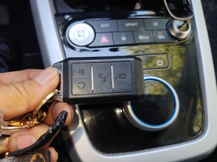 e2 2019 Standard Range Standard photo 8