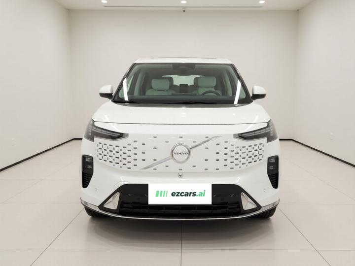 EM90 2025 Ultra 6-Seater photo 2