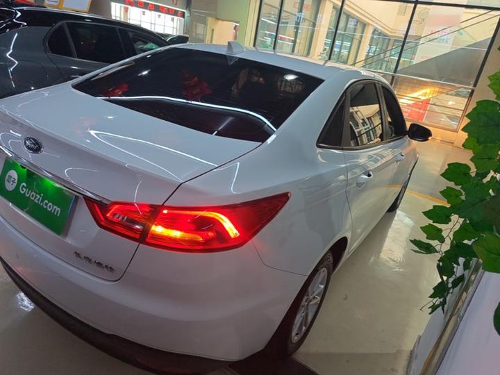 Escort 2019 Facelift 1.5L AT China VI photo 4