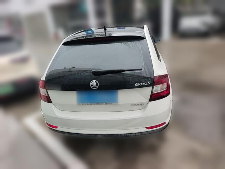 Rapid Spaceback 2014 1.6L AT Enjoy photo 5