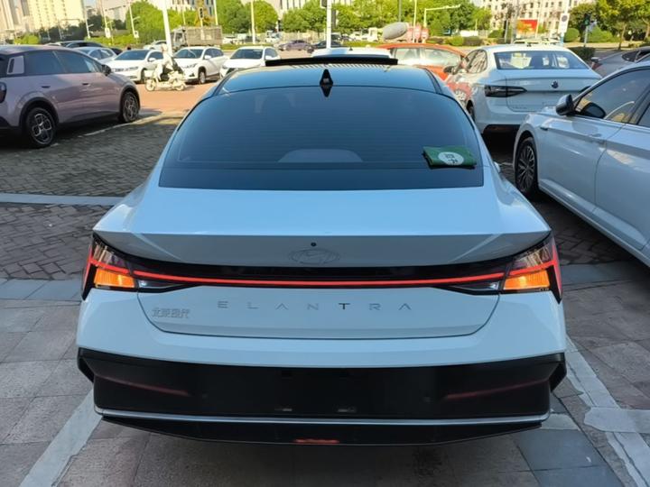 Elantra 2023 1.5L CVT LUX Premium photo 3