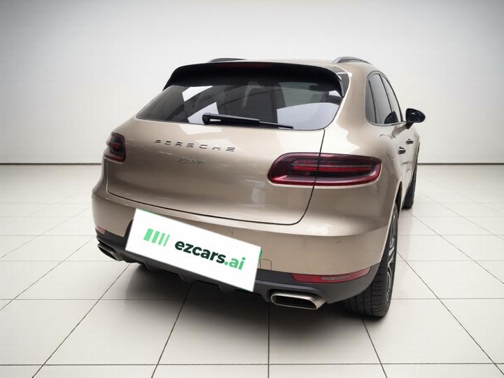 2017 Macan 2.0T photo 3