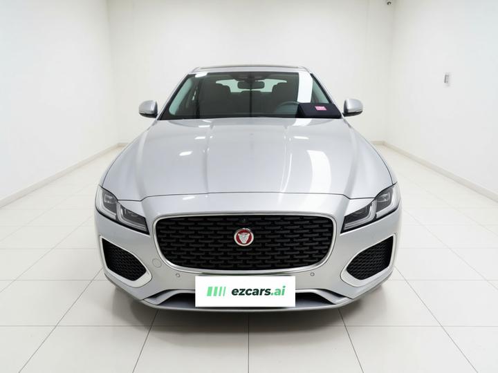 XFL 2024 2.0T P250 RWD Exclusive Luxury photo 2