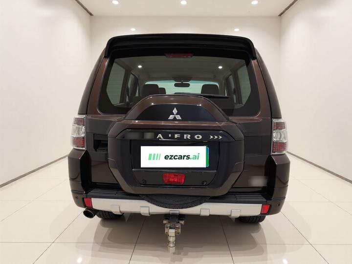 Pajero Parallel Import 173.8L AT 7-Seater Parallel Import photo 5