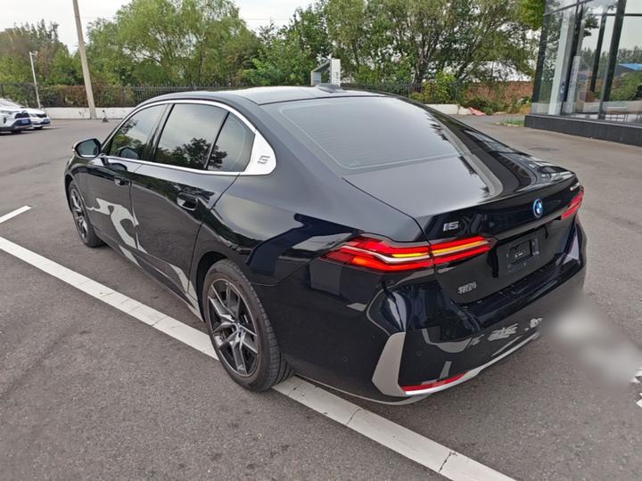 i5 2024 eDrive 35L Exclusive M Sport Package photo 4