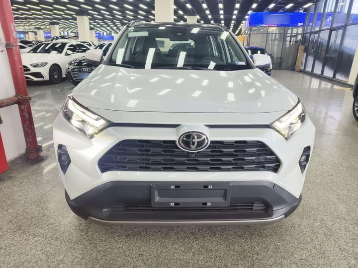 RAV4 2023 2.0L CVT RWD Plus photo 2