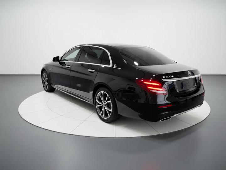 E-Class 2020 E 300 L Sport Luxury photo 4