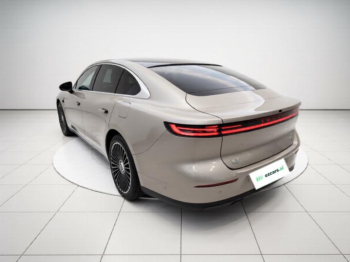 Voyah Passion L 2026 AWD Ultra photo 4