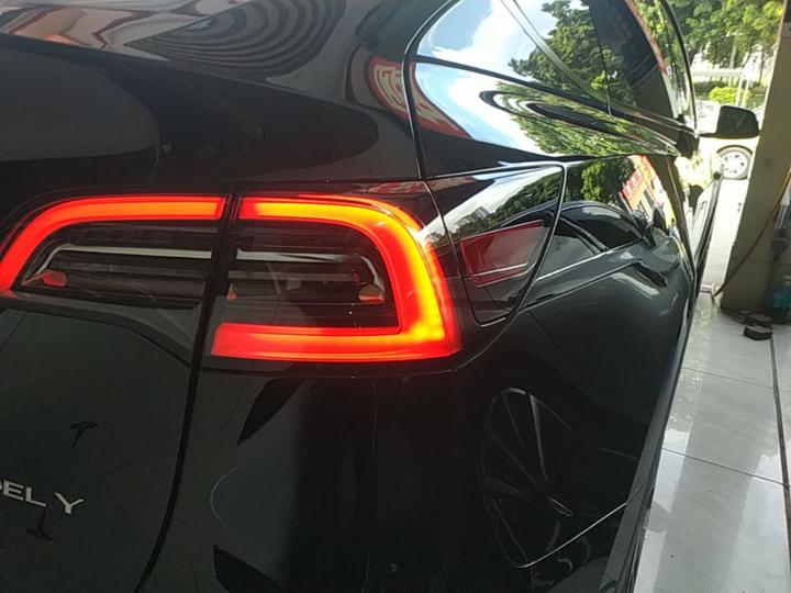 Model Y 2023 RWD photo 7