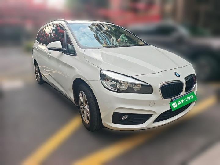 2 Series Wagon 2015 218i Leading photo 3