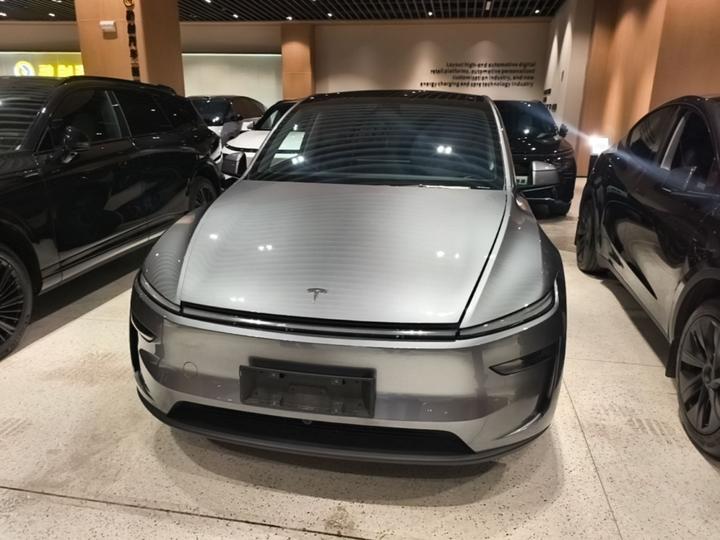Model Y 2025 RWD photo 2
