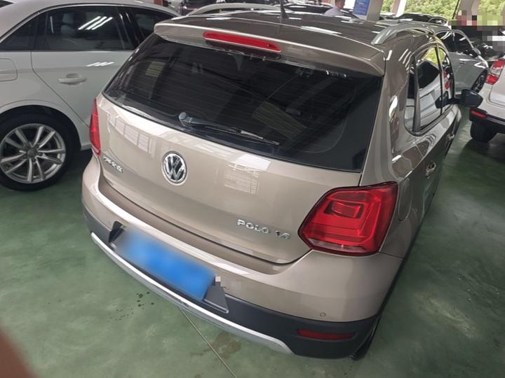 2014 1.6L Cross Polo AT photo 6