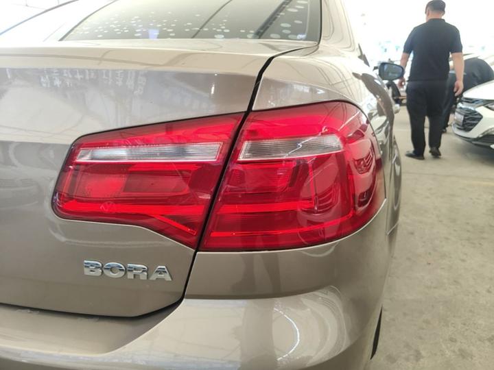 Bora 2014 1.6L AT Comfort photo 7