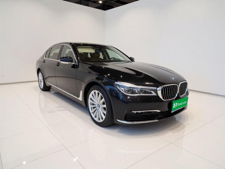 7 Series 2016 740Li Leading photo 3