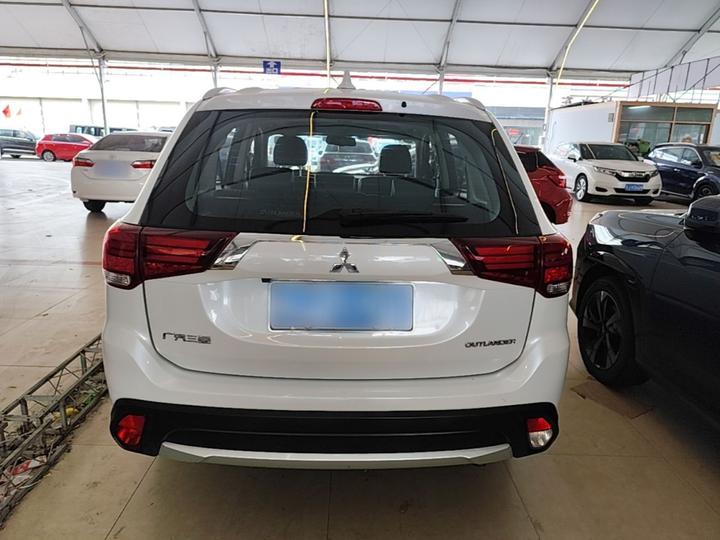 Outlander 2018 2.0L RWD Honor 5-Seater photo 5