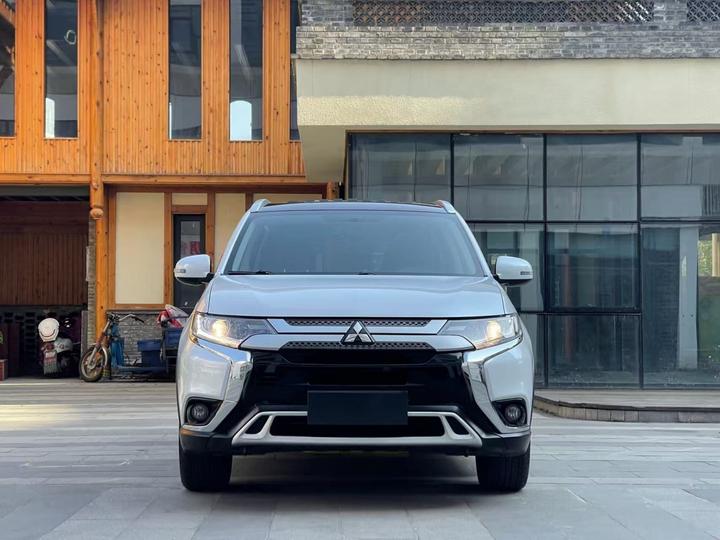 Outlander 2020 2.0L RWD Enjoy 5-Seater photo 2