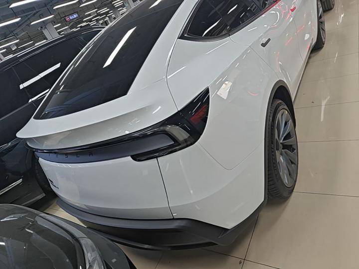 Model Y 2026 RWD photo 3