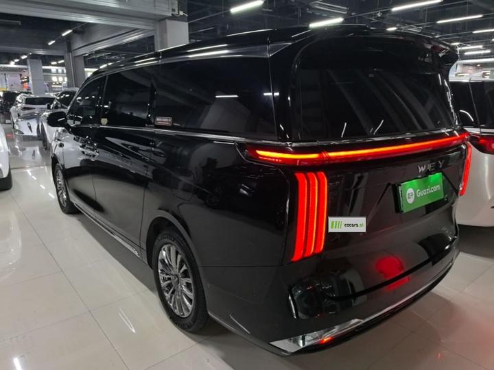 2025 AWD 8 photo 4