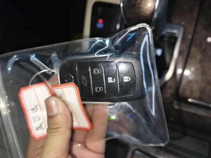 2019 Hybrid 2.5L HV Premium photo 8