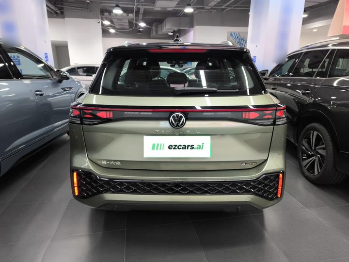 2025 Tayron L 380TSI AWD Luxury photo 3