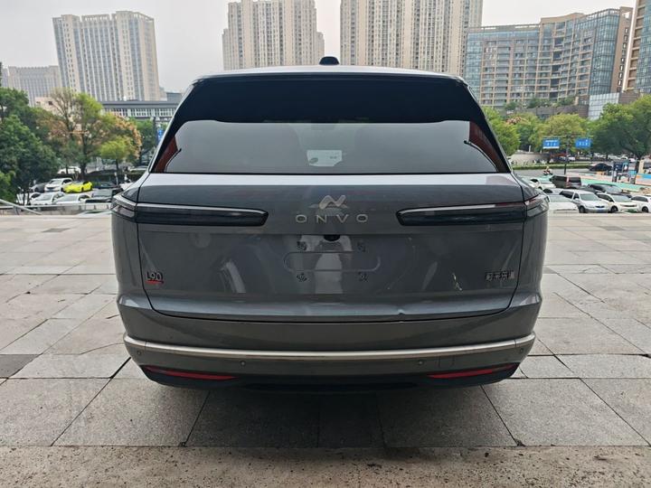 L90 2025 Ultra 6-Seater 60 photo 3