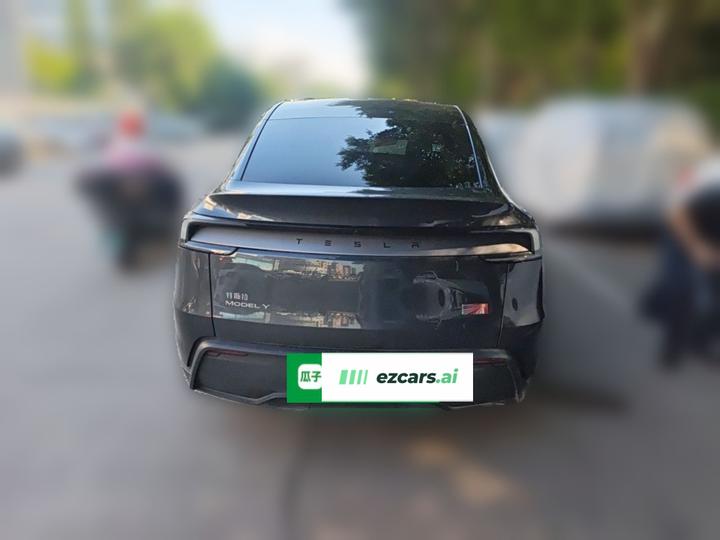 Model Y 2025 RWD Launch Edition photo 5