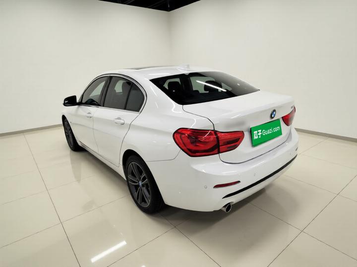 1 Series 2018 118i Sport photo 4