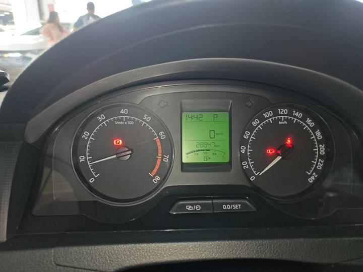 Rapid 2016 1.6L AT photo 7