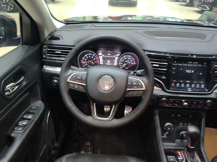 Grand Commander 2022 2.0T AWD Luxury photo 6
