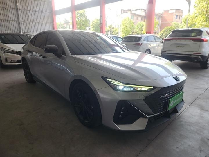 UNI-V 2022 1.5T Premium photo 3