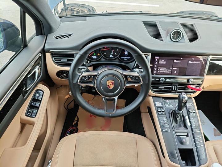 2018 Macan 2.0T photo 6