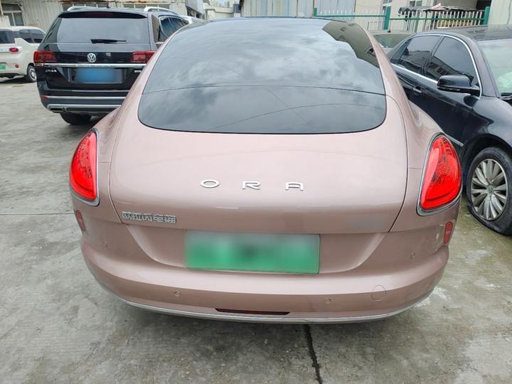 2022 555km Premium photo 3