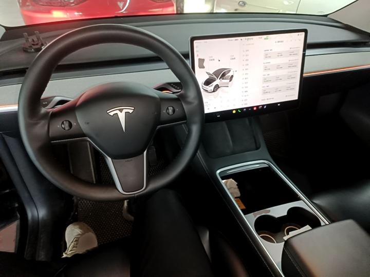 Model Y 2024 RWD photo 5