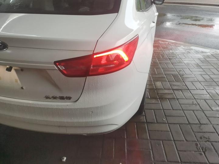 Escort 2015 1.5L AT Comfort photo 7