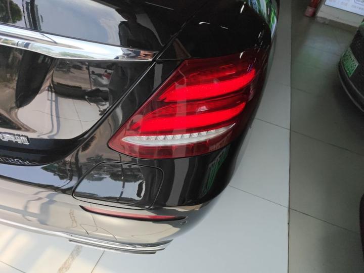 E-Class EV 2020 E 300 e L photo 7