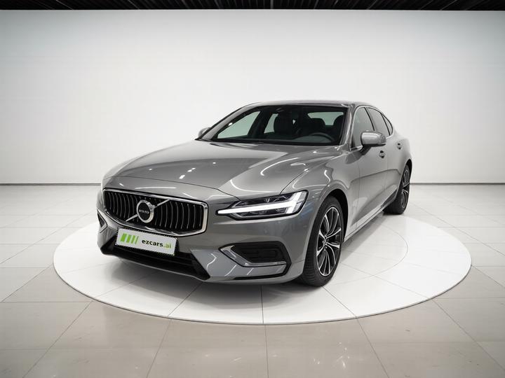 S60 2022 B4 Luxury