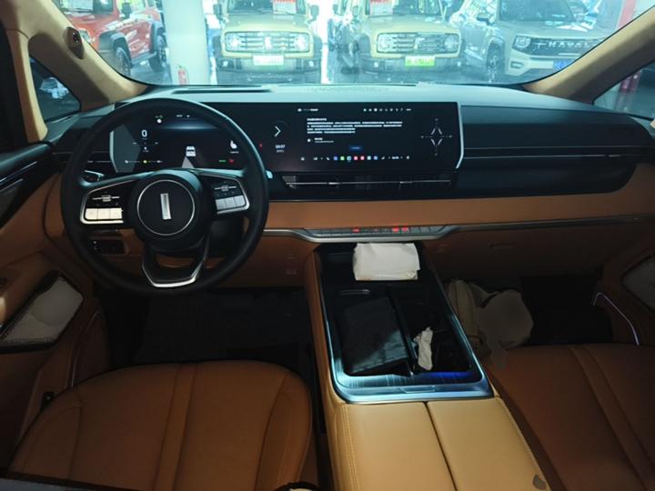 2023 AWD Executive Extended photo 5