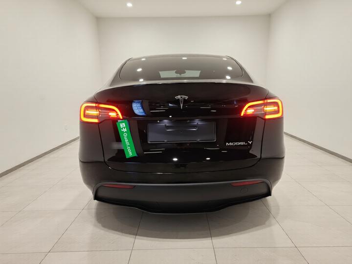 Model Y 2024 RWD photo 3