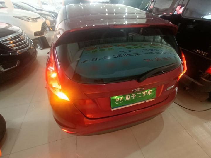2013 Hatchback 1.5L AT Fashion photo 3