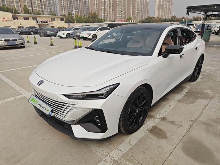 UNI-V 2023 1.5T Premium