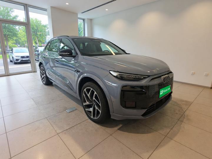 Q6L e-tron 2026 Pilot photo 3