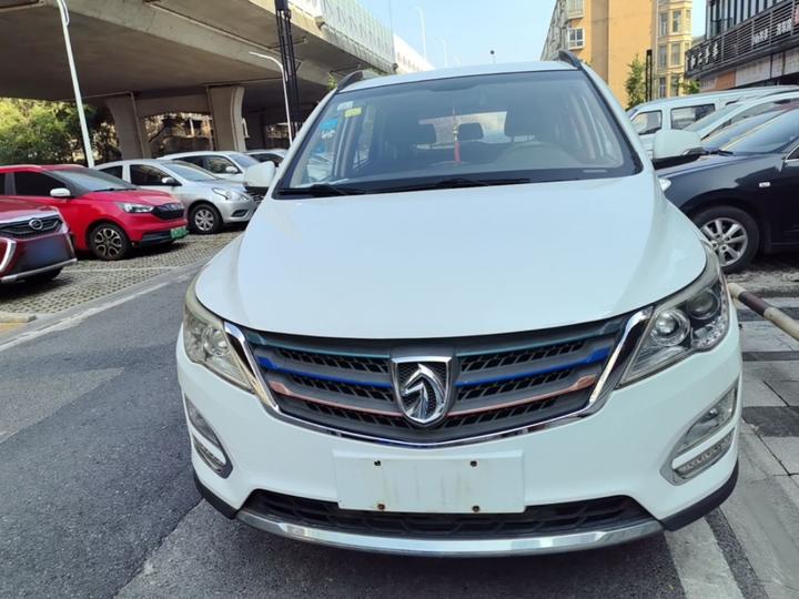 560 2015 1.8L MT Comfort photo 2