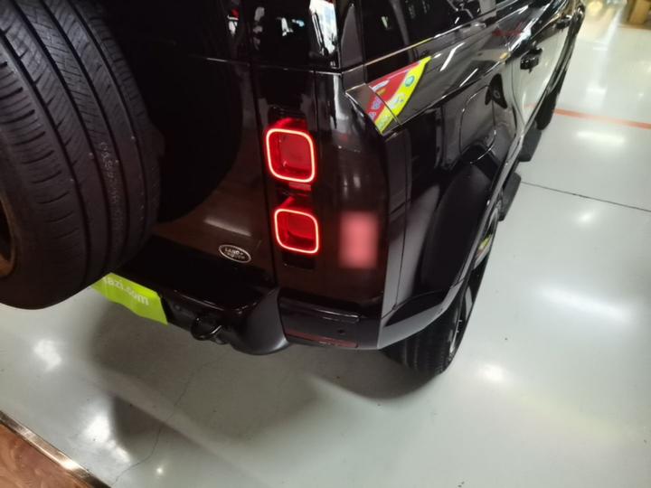 Defender 2025 110 3.0T P400 X-Dynamic HSE photo 7